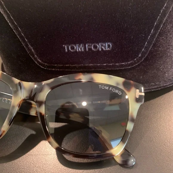 TOM FORD TF614. LAUREN-02 55B. Tokyo Tortoise 52mm Ladies  display picture 1
